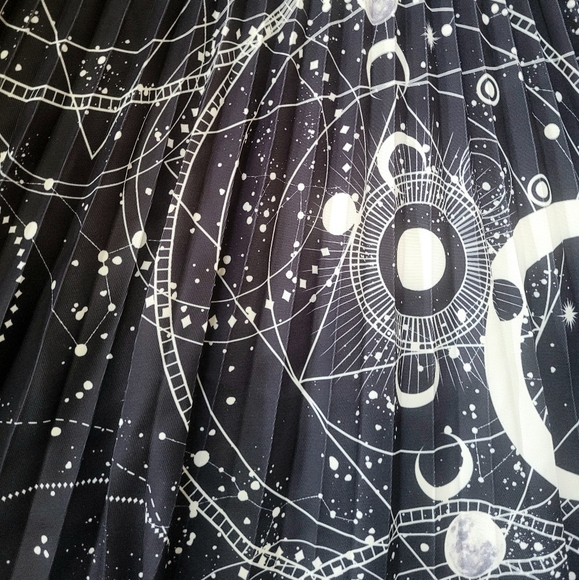 Astrology Pleated Skirt, Sz S-M - Picture 3 of 10